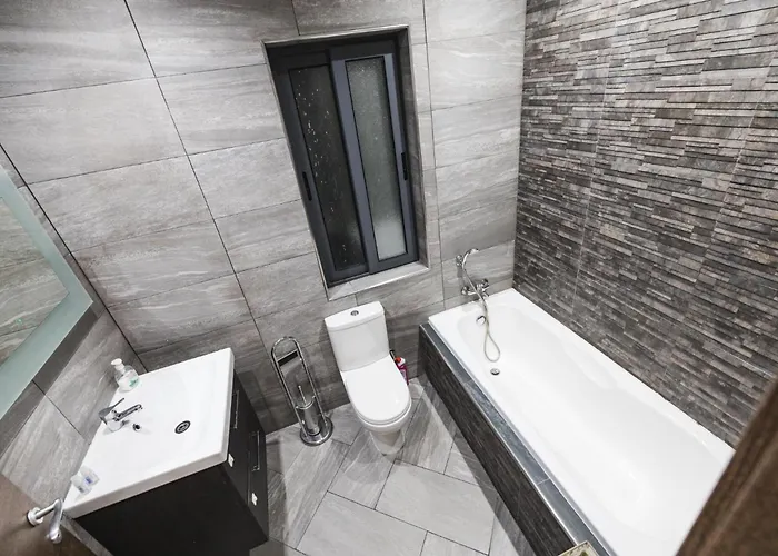 Spacious 2 Bedroom Apartment
