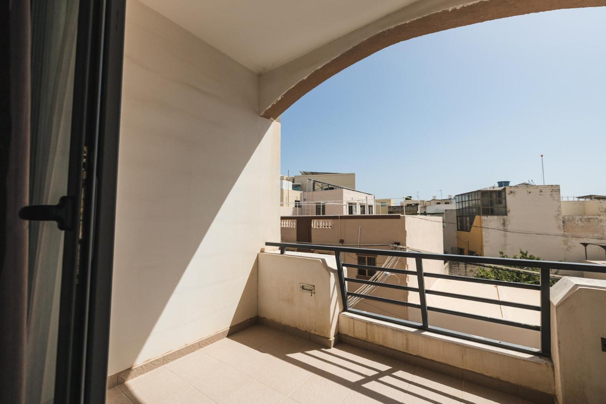 Spacious 2 Bedroom Apartament Cospicua