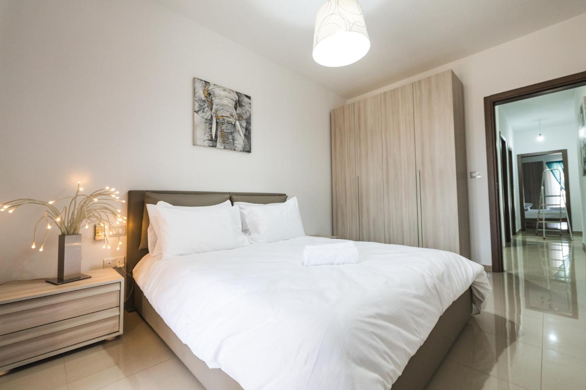 Spacious 2 Bedroom Apartament Cospicua