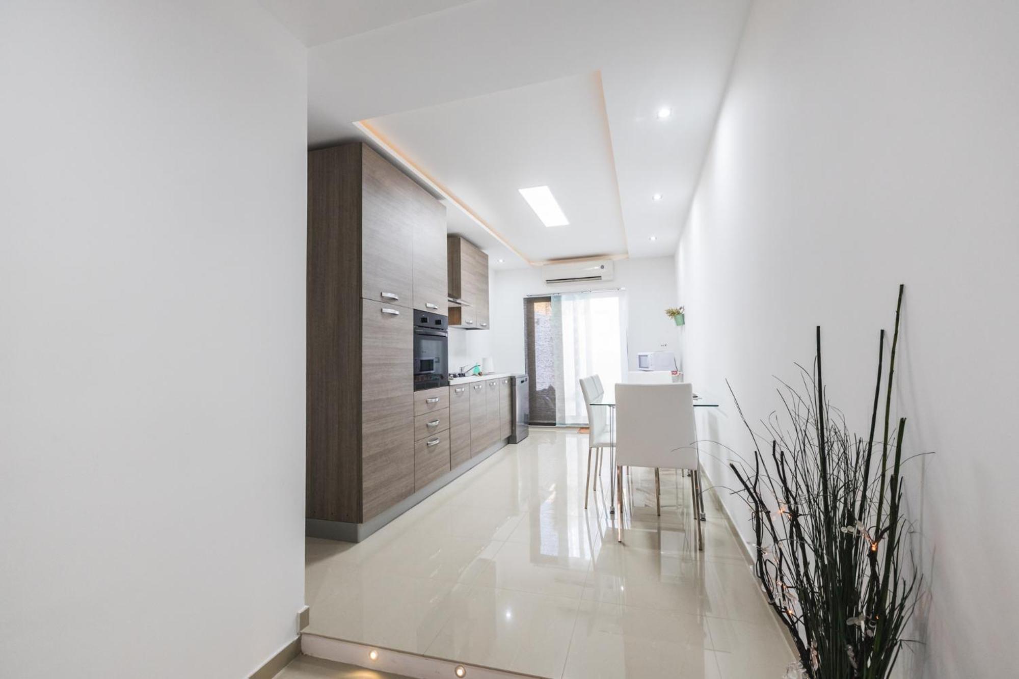 Spacious 2 Bedroom Apartament
