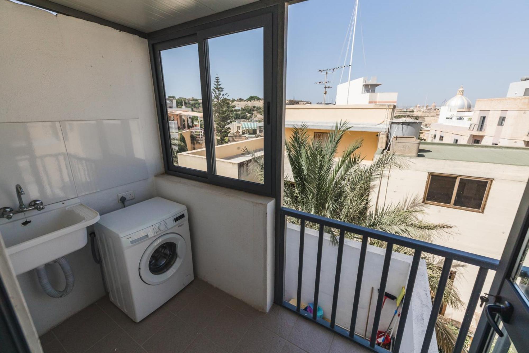 Spacious 2 Bedroom Apartament *