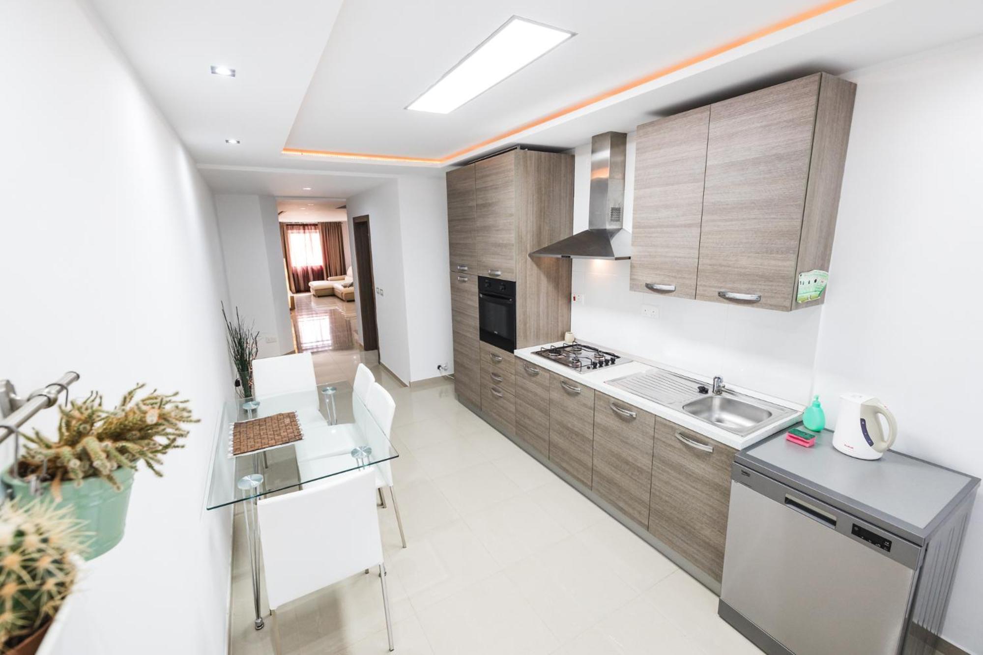 Spacious 2 Bedroom Apartament Cospicua